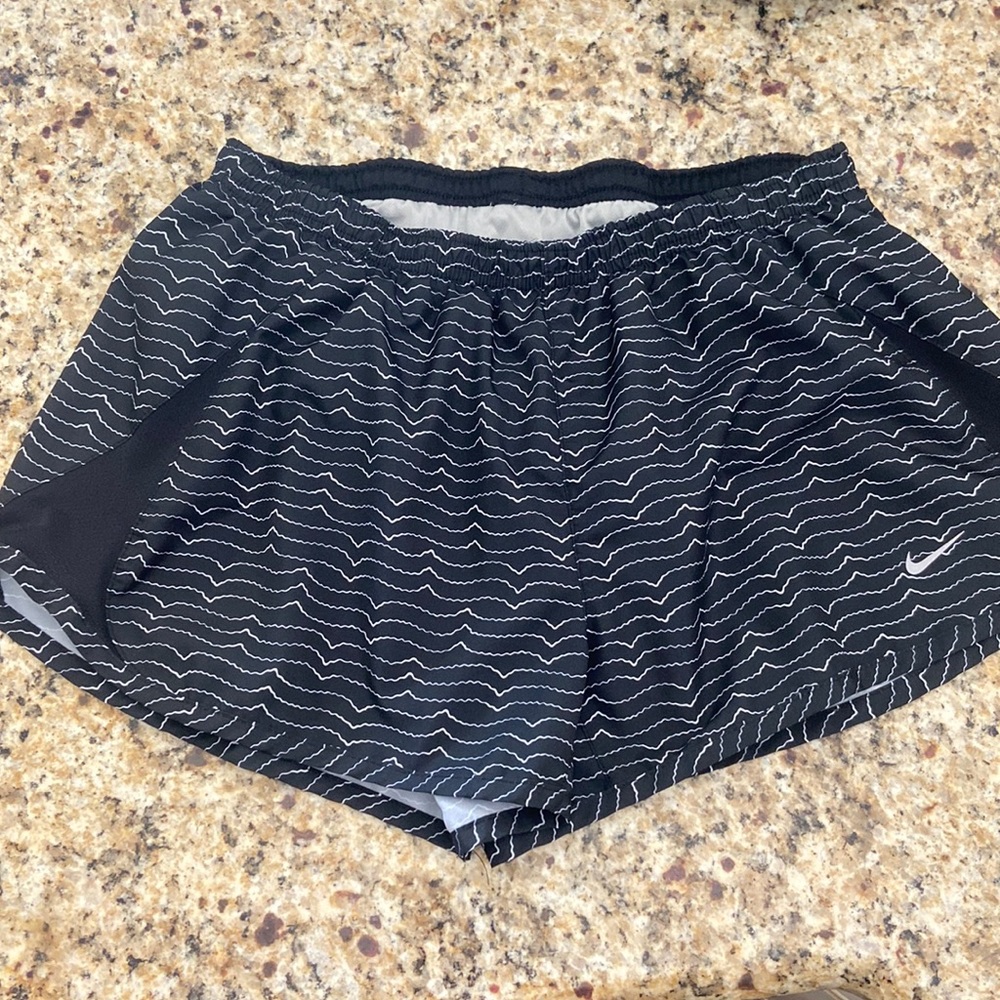 NIKE Running Shorts Women's Medium Black with white wavy lines